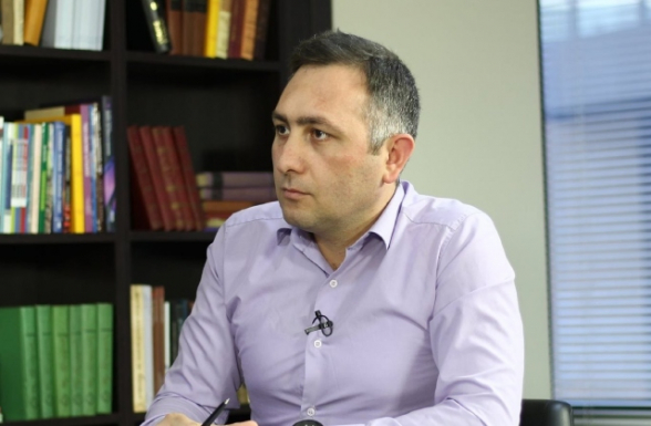 Դուք հարյուրավոր զորամաս-զորանոցներ եք հանձնել կամ ծախել թշնամուն, հիմա ասում եք, որ զինվորը քնելու տեղ չունի, որովհետև 2010 թվին․․․